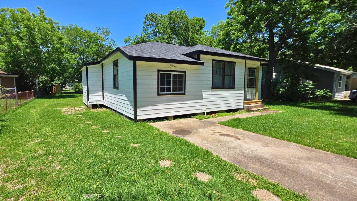 House for rent at 502 Azalea Dr &Ndash; Updated Gated Home In, La Marque, TX 77568