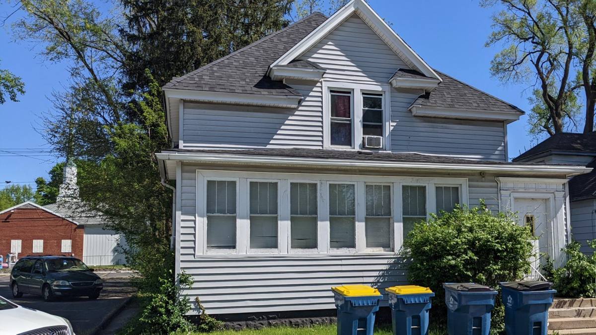 Apartment for rent at 838 E 3rd St #1, Mishawaka, IN 46544