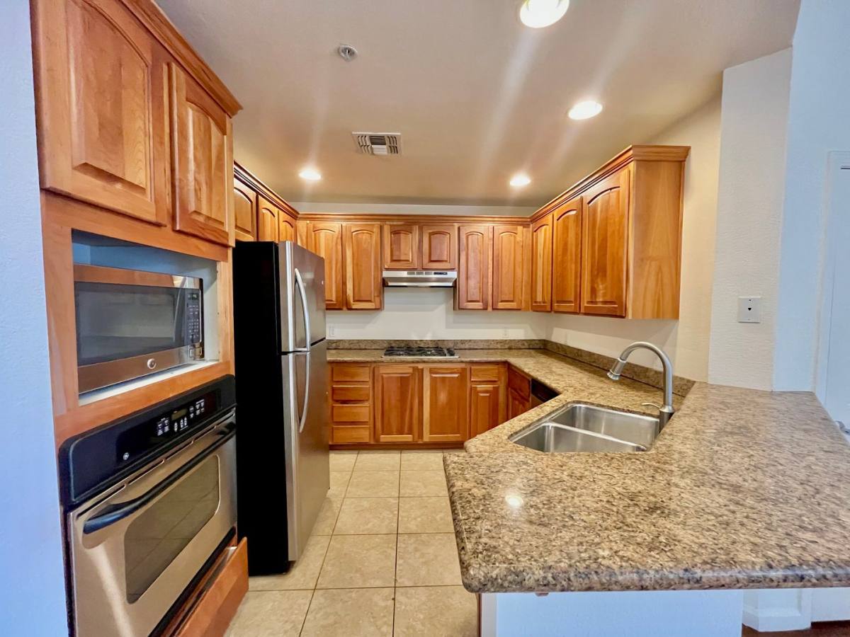 Condo for rent at 15 E Agate Ave, Las Vegas, NV 89123