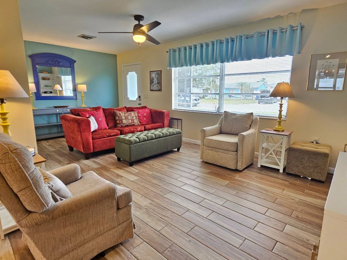 House for rent at 426 Pineview Dr, Venice, FL 34293