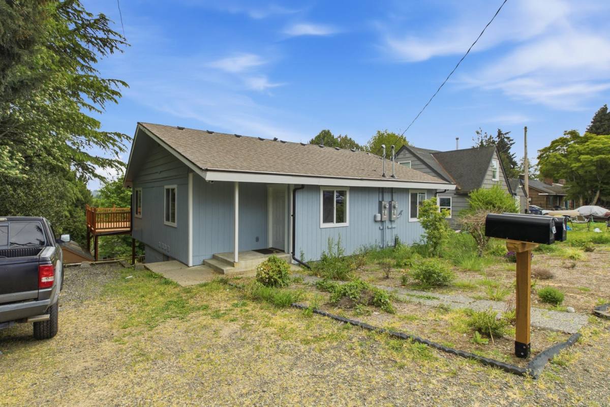 Apartment for rent at 1720 N Wycoff Ave #B, Bremerton, WA 98312