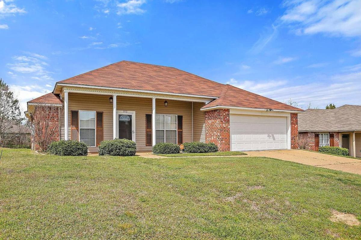 212 Earnestine Rd, Byram, MS 39272