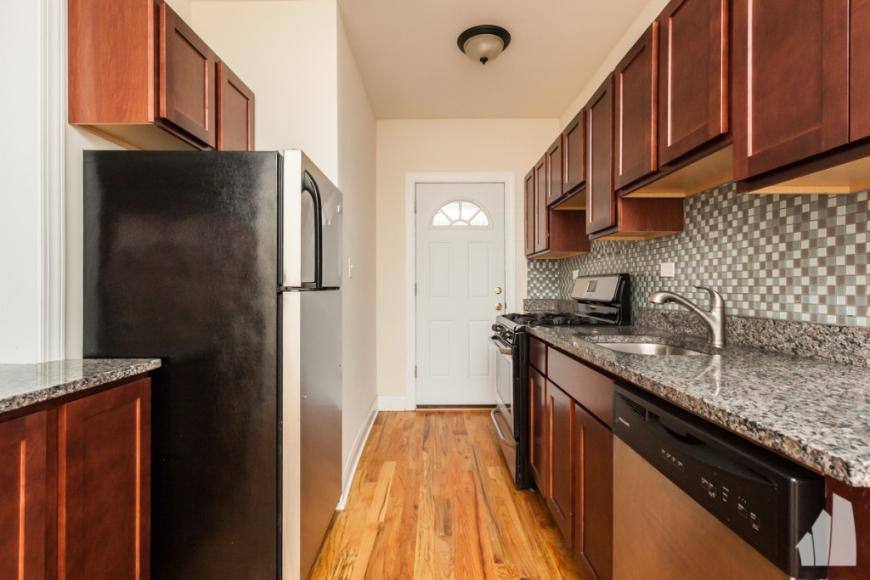 Apartment for rent at 622 W Cornelia Ave, Chicago, IL 60657