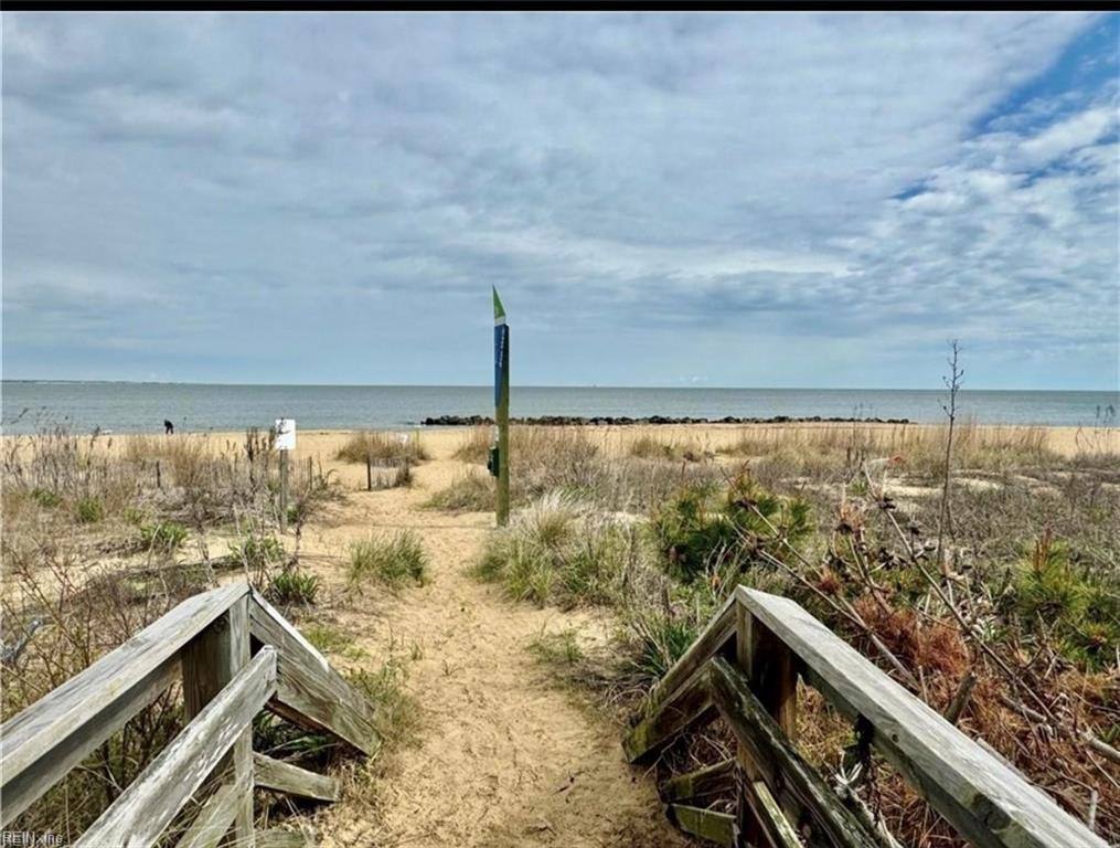 9711 8th View St 3, Norfolk, VA 23503