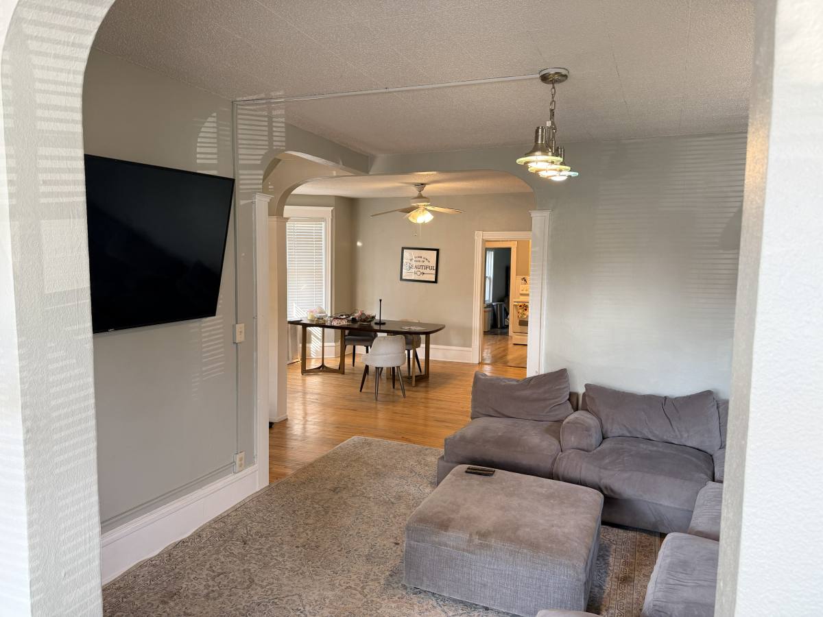 Townhouse for rent at 945 28th Ave NE, Minneapolis, MN 55418