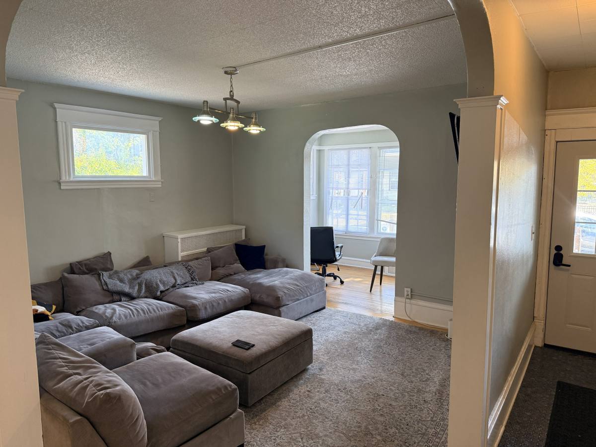 Townhouse for rent at 945 28th Ave NE, Minneapolis, MN 55418