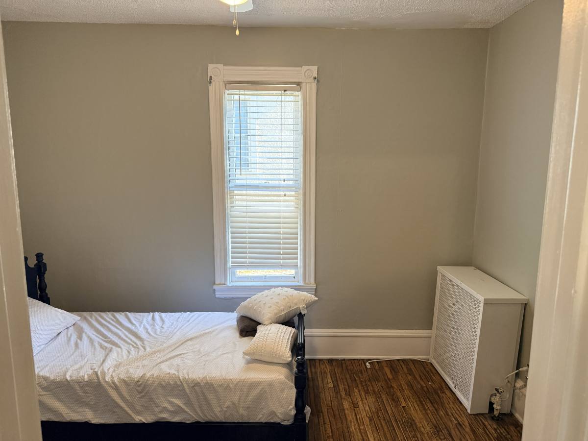 Townhouse for rent at 945 28th Ave NE, Minneapolis, MN 55418