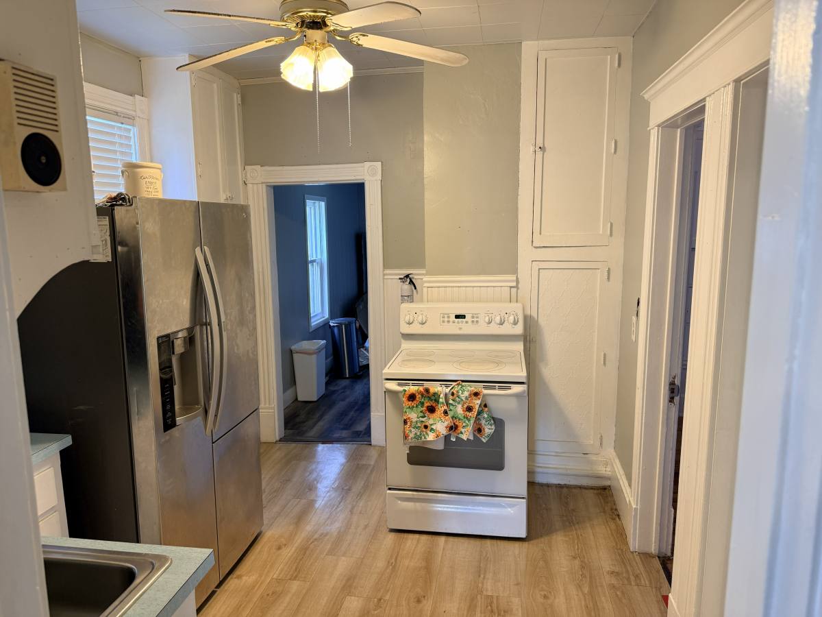 Townhouse for rent at 945 28th Ave NE, Minneapolis, MN 55418