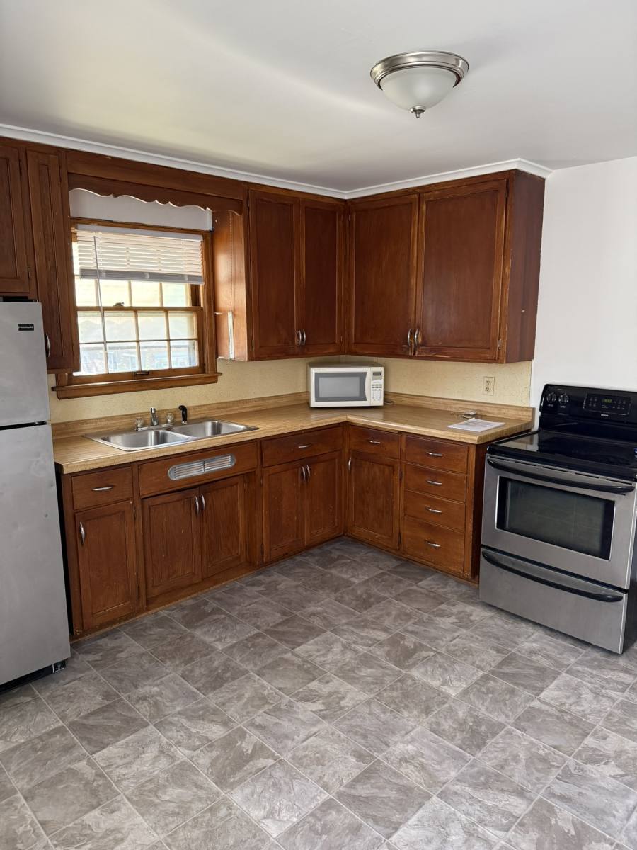 Townhouse for rent at 994 Oakdale Ave, Saint Paul, MN 55118