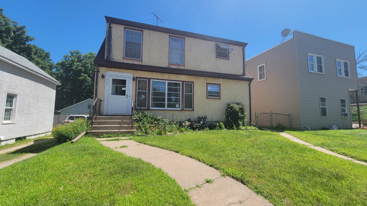 Townhouse for rent at 994 Oakdale Ave, Saint Paul, MN 55118