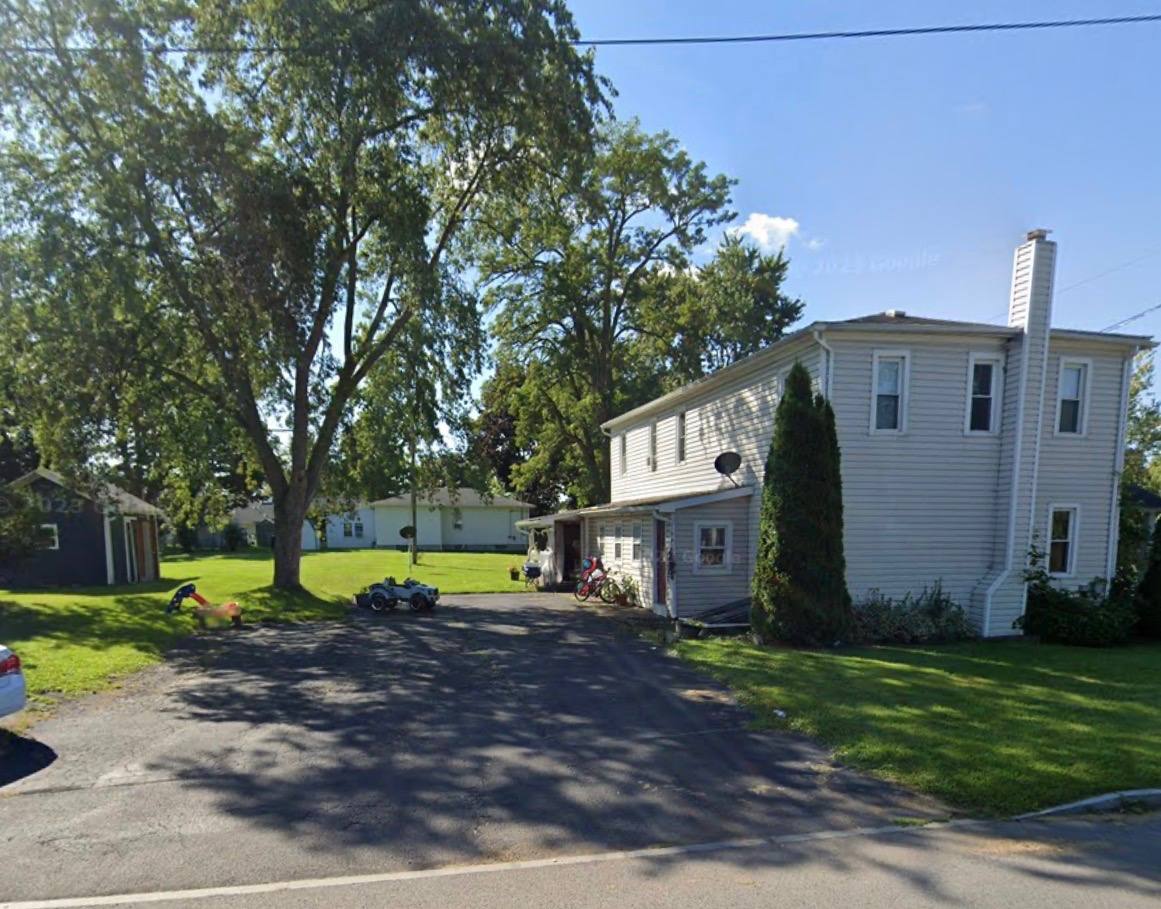 Townhouse for rent at 90 Mason St, Geneva, NY 14456