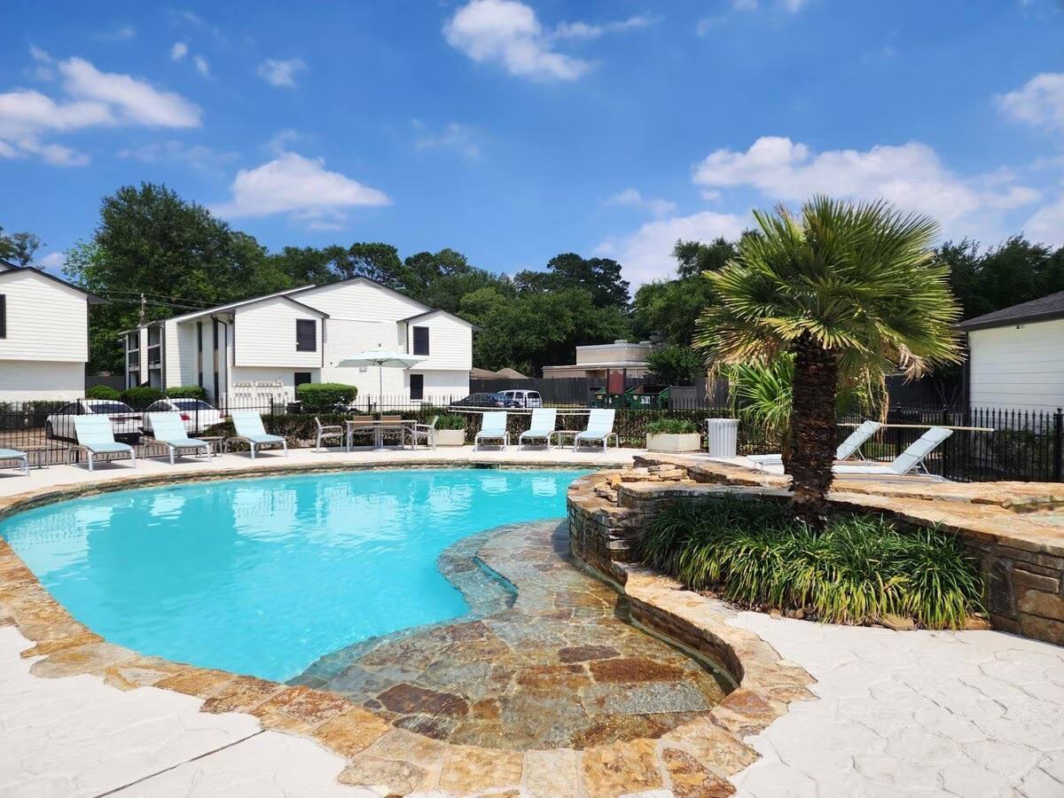 Apartment for rent at Cali Crossing, 17610 Cali Dr, Houston, TX 77090