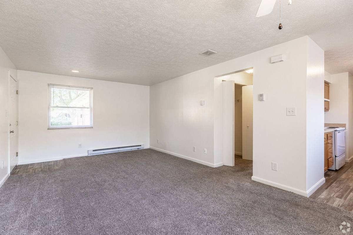 Apartment for rent at Broadmoor, 287-293 Burman Ave #291, Dayton, OH 45426