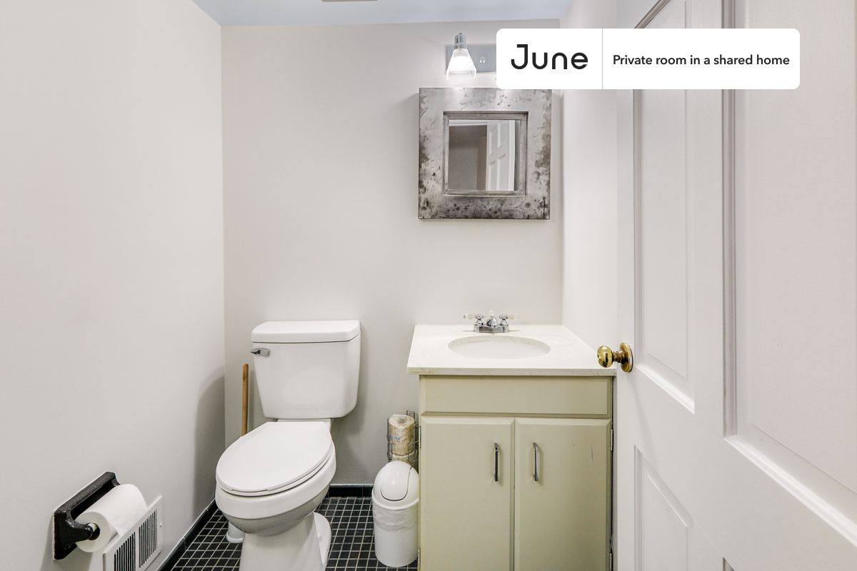 Apartment for rent at 511 G St SW #A, Washington, DC 20024