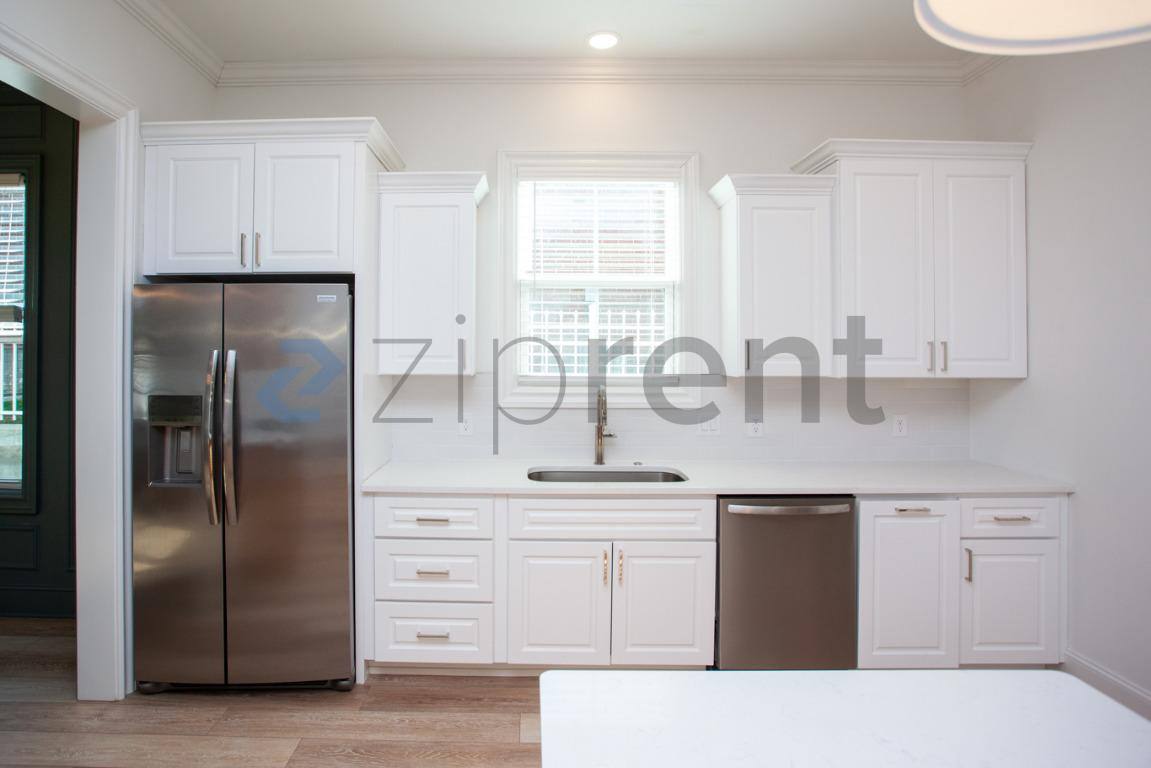 House for rent at 139 W Deaderick St, Jackson, TN 38301