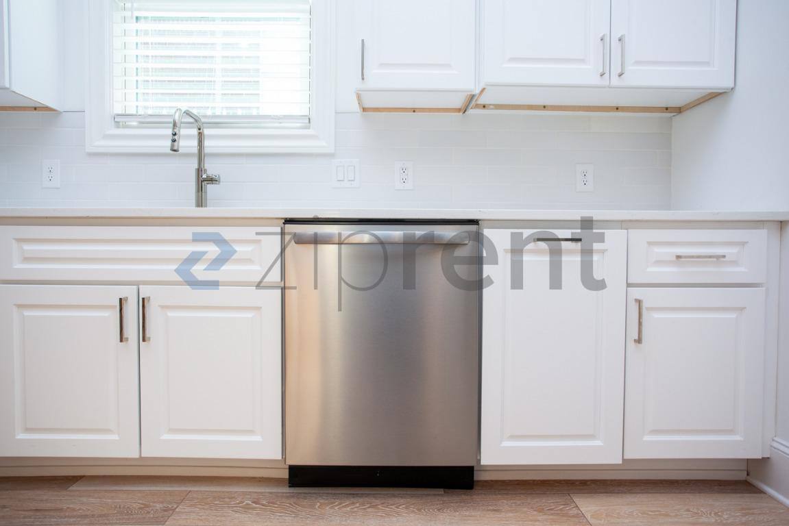House for rent at 139 W Deaderick St, Jackson, TN 38301