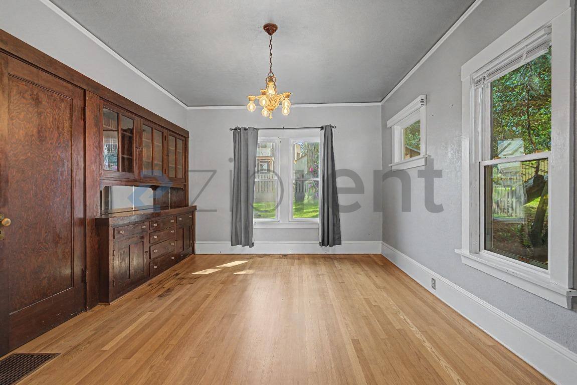 House for rent at 8612 SW 20th Ave, Portland, OR 97219