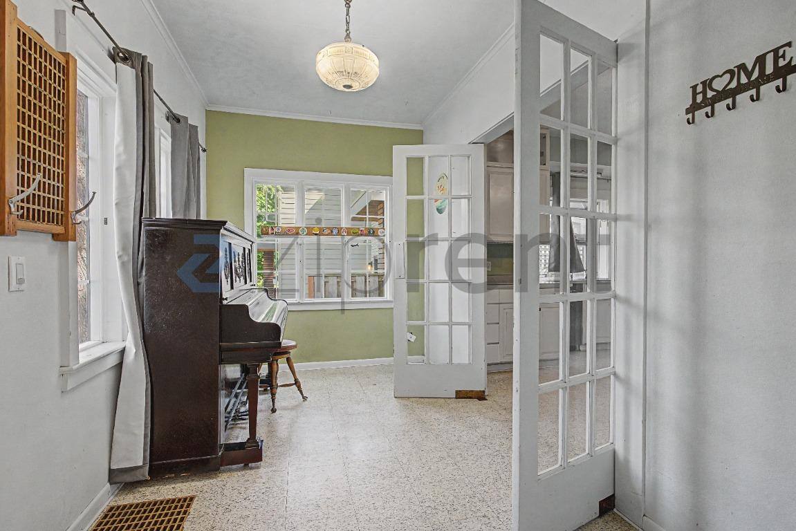 House for rent at 8612 SW 20th Ave, Portland, OR 97219