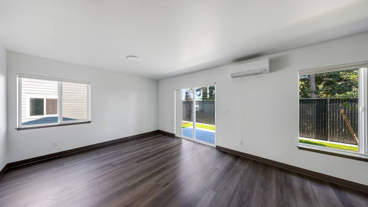 Townhouse for rent at 120 NE 10th Ave, Oak Harbor, WA 98277