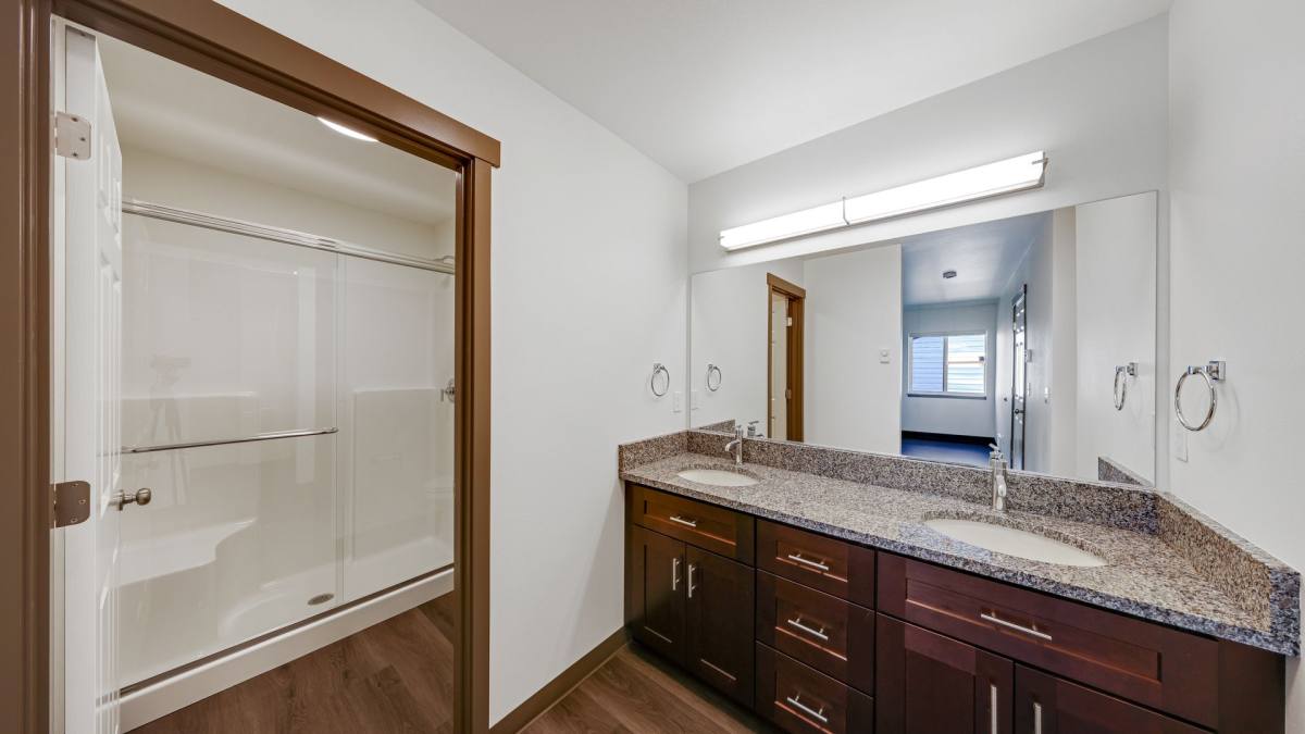 Townhouse for rent at 120 NE 10th Ave, Oak Harbor, WA 98277