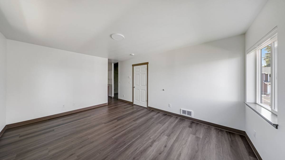 Townhouse for rent at 120 NE 10th Ave, Oak Harbor, WA 98277