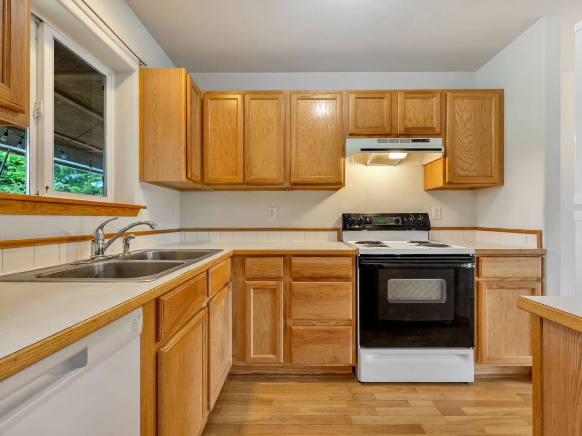 Apartment for rent at 90560 Logan Rd, Astoria, OR 97103