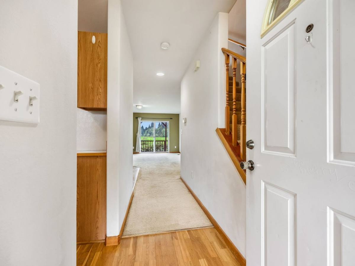 Apartment for rent at 90560 Logan Rd, Astoria, OR 97103