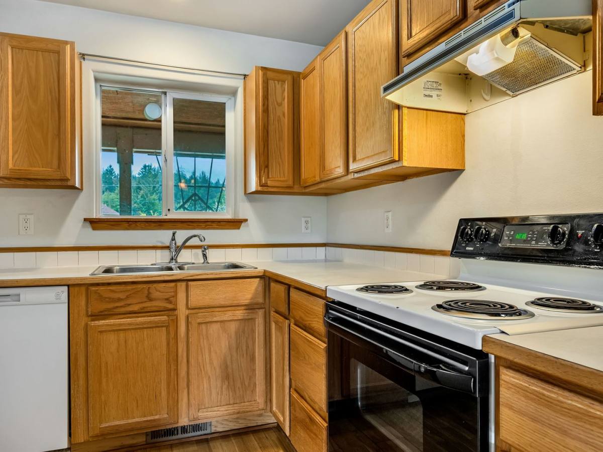 Apartment for rent at 90560 Logan Rd, Astoria, OR 97103
