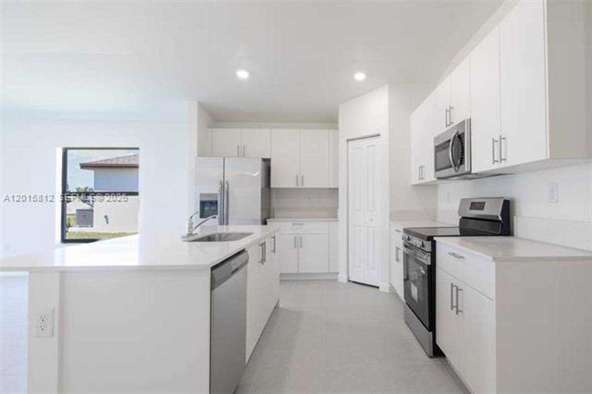 House for rent at 17564 SW 285th St, Homestead, FL 33030