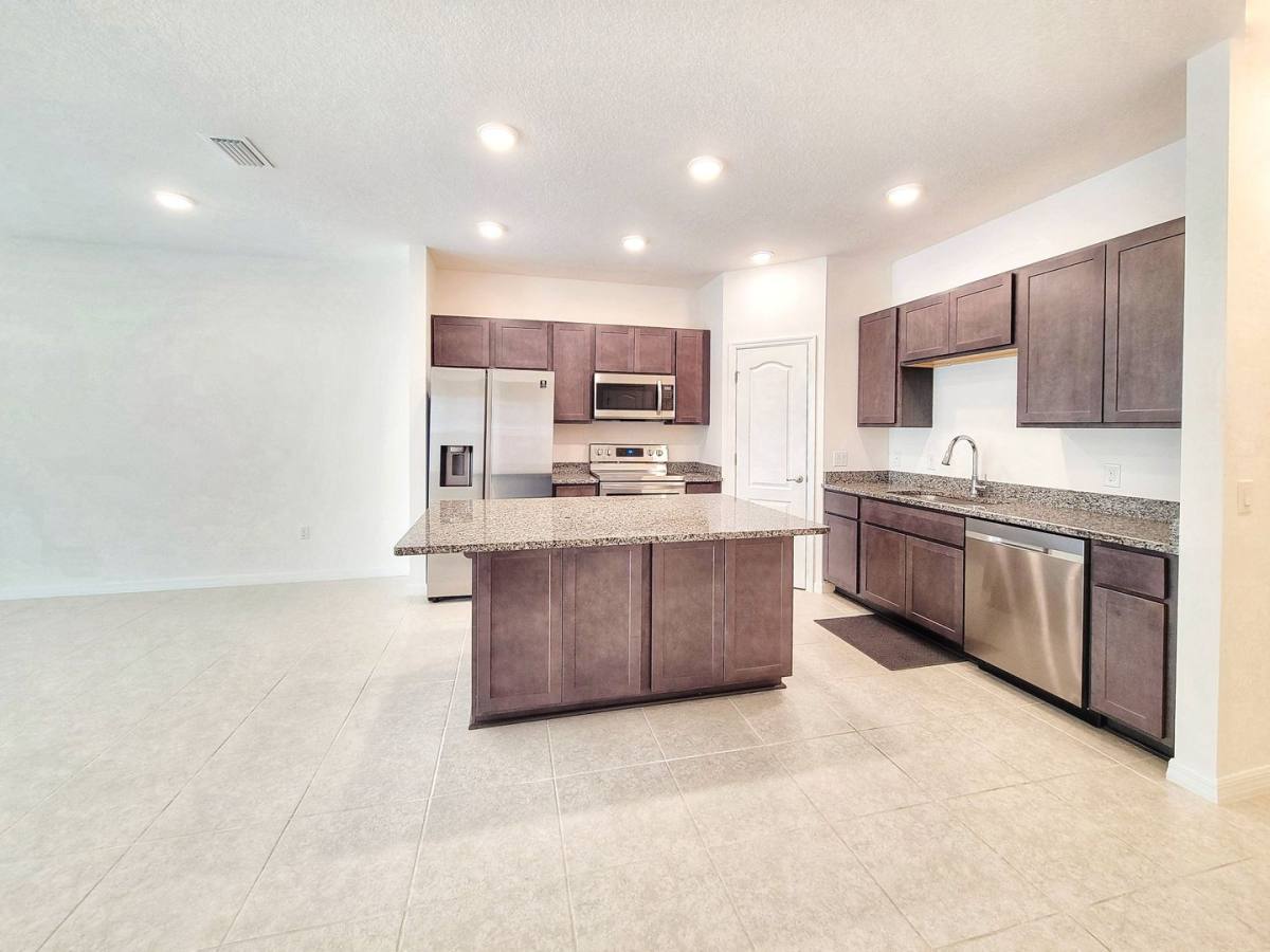 Townhouse for rent at 12523 NW 7th Place, Newberry, FL 32669