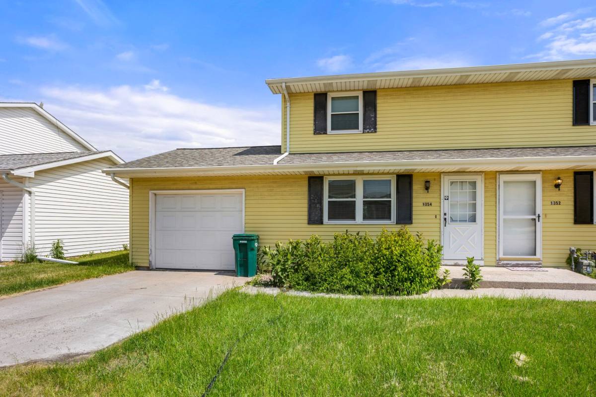 Apartment for rent at 1352 W Hiawatha Dr, Appleton, WI 54914