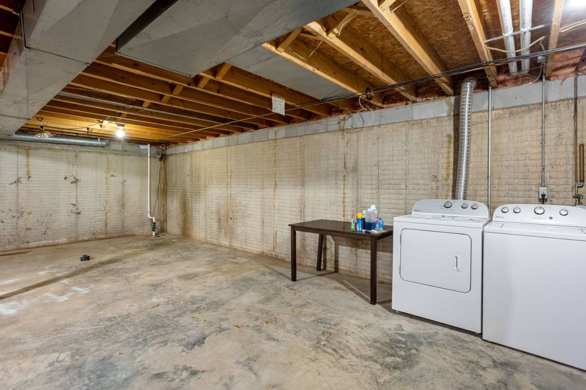 Apartment for rent at 1352 W Hiawatha Dr, Appleton, WI 54914