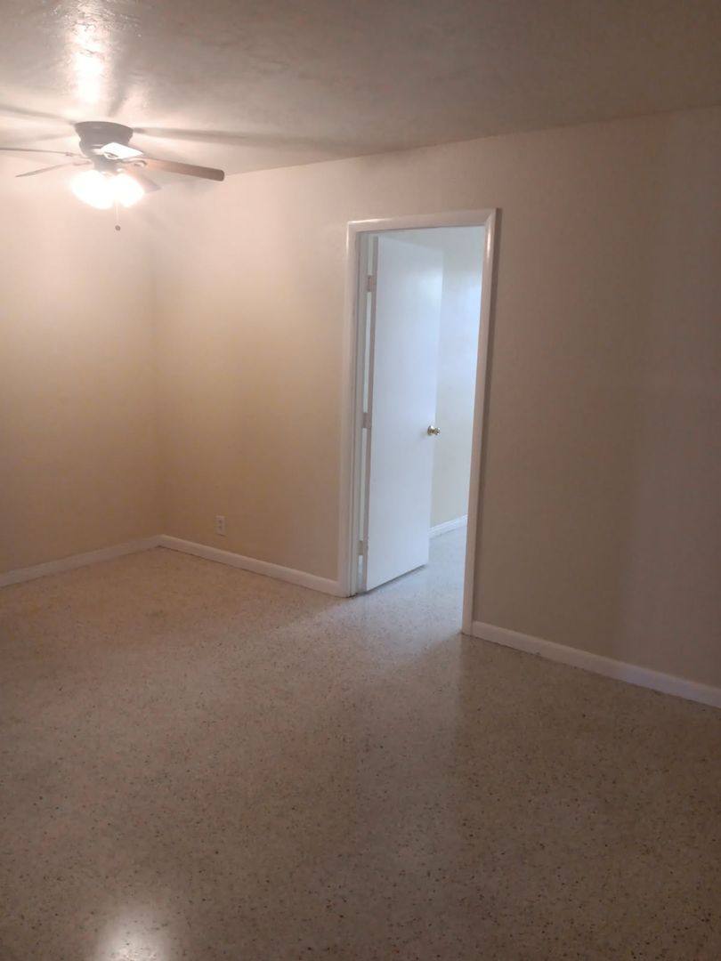 Apartment for rent at 5860 22nd Ave N, Saint Petersburg, FL 33710