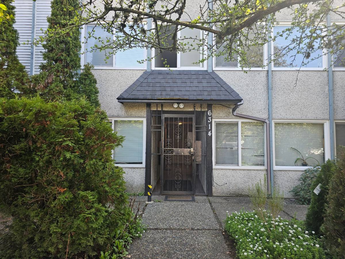 Apartment for rent at 6314 42nd Ave SW, Seattle, WA 98136