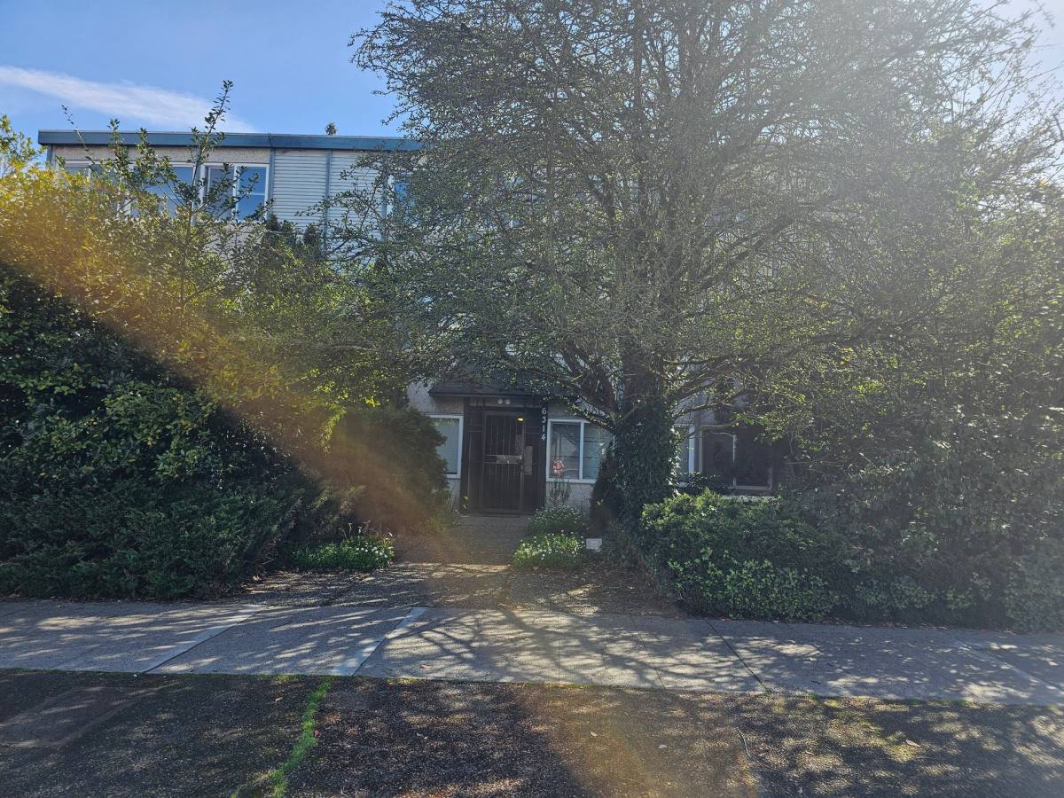 Apartment for rent at 6314 42nd Ave SW, Seattle, WA 98136