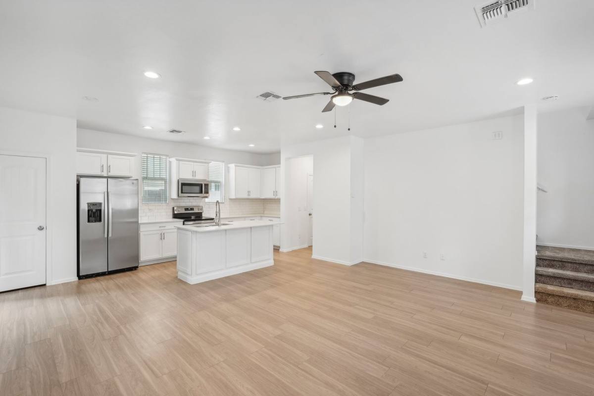 Apartment for rent at 4314 W Charter Oak Rd, Glendale, AZ 85304