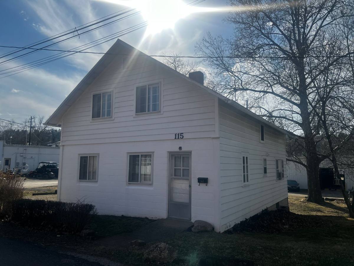 Apartment for rent at 115 117 Riverside, Loudonville, OH 44842