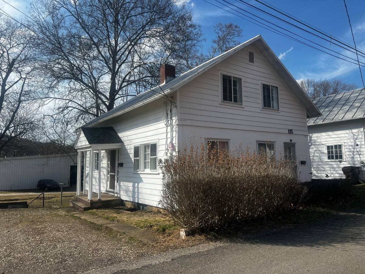 Apartment for rent at 115 117 Riverside, Loudonville, OH 44842
