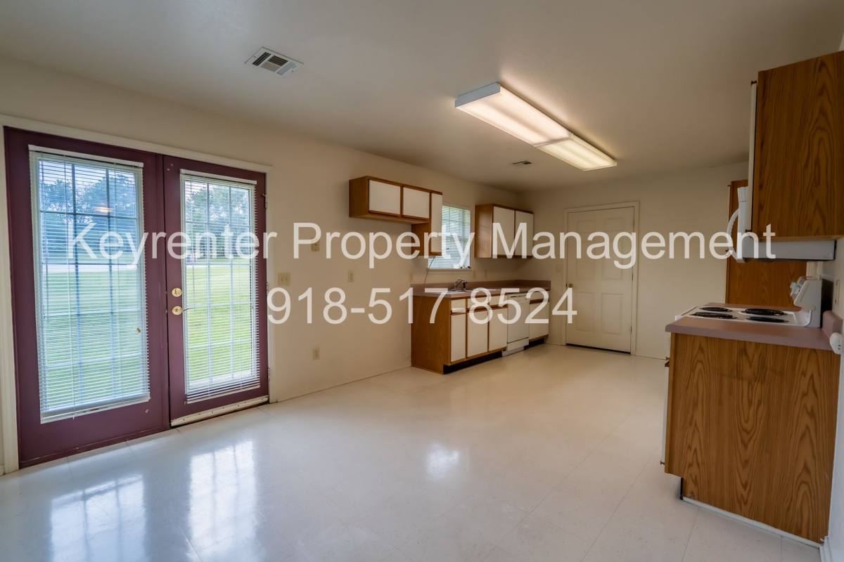 Townhouse for rent at 218 S 19th St, Collinsville, OK 74021