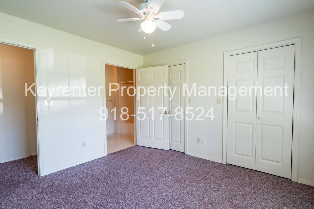 Townhouse for rent at 218 S 19th St, Collinsville, OK 74021