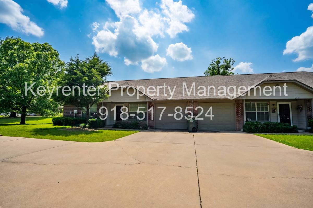Townhouse for rent at 218 S 19th St, Collinsville, OK 74021