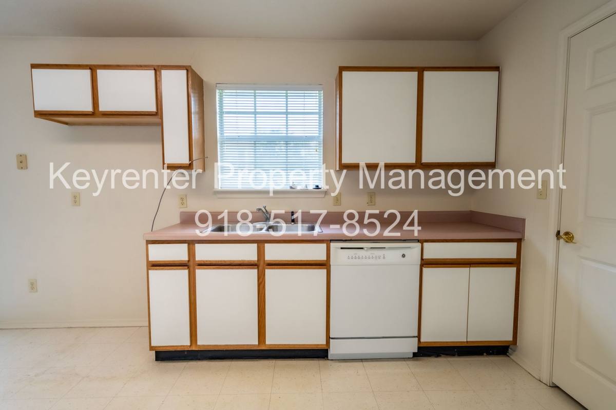 Townhouse for rent at 218 S 19th St, Collinsville, OK 74021