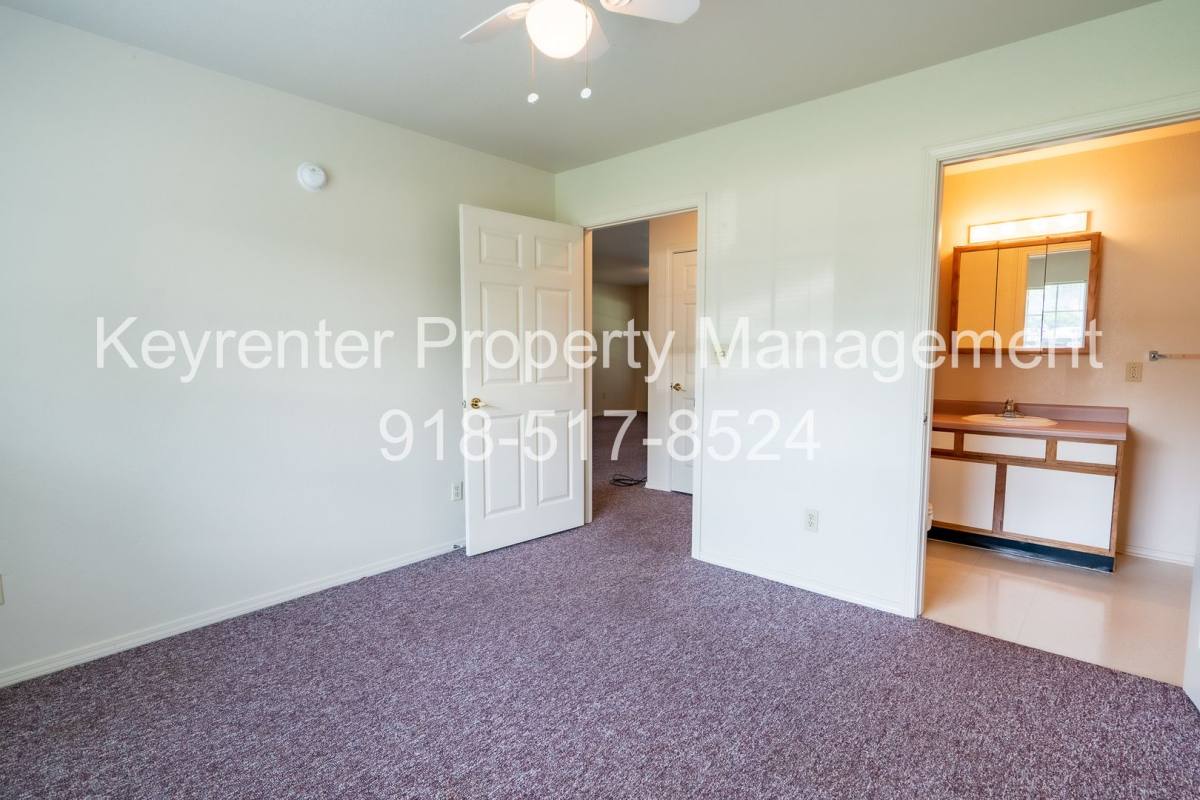 Townhouse for rent at 218 S 19th St, Collinsville, OK 74021