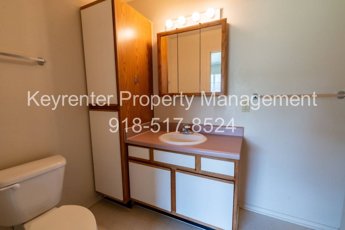 Townhouse for rent at 218 S 19th St, Collinsville, OK 74021