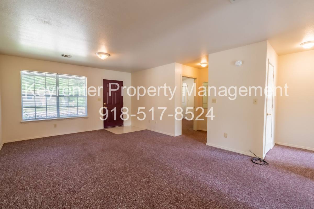 Townhouse for rent at 218 S 19th St, Collinsville, OK 74021