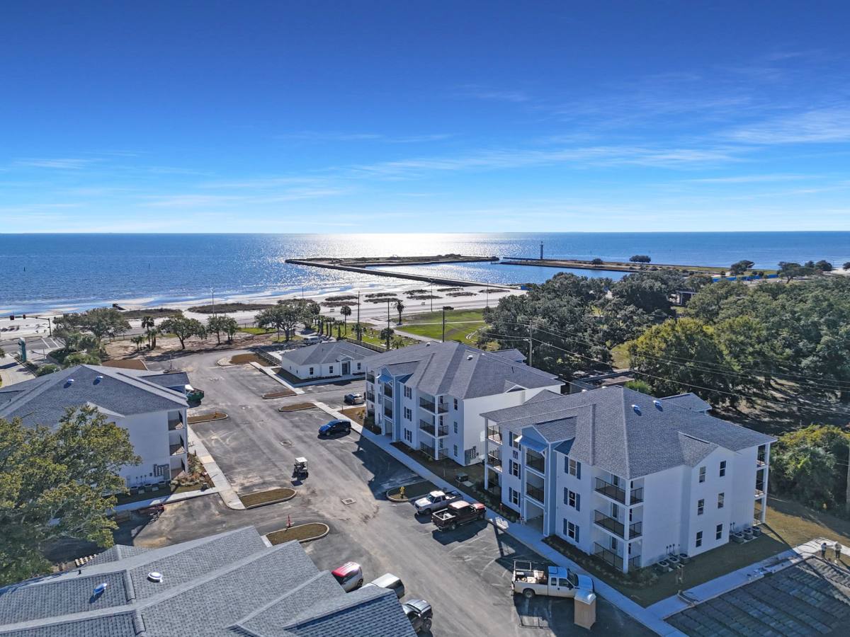 Apartment for rent at 2068 Beach Blvd, Biloxi, MS 39531