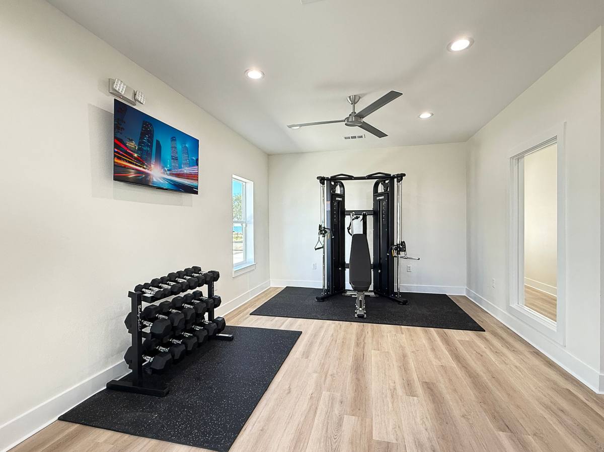 Apartment for rent at 2068 Beach Blvd, Biloxi, MS 39531