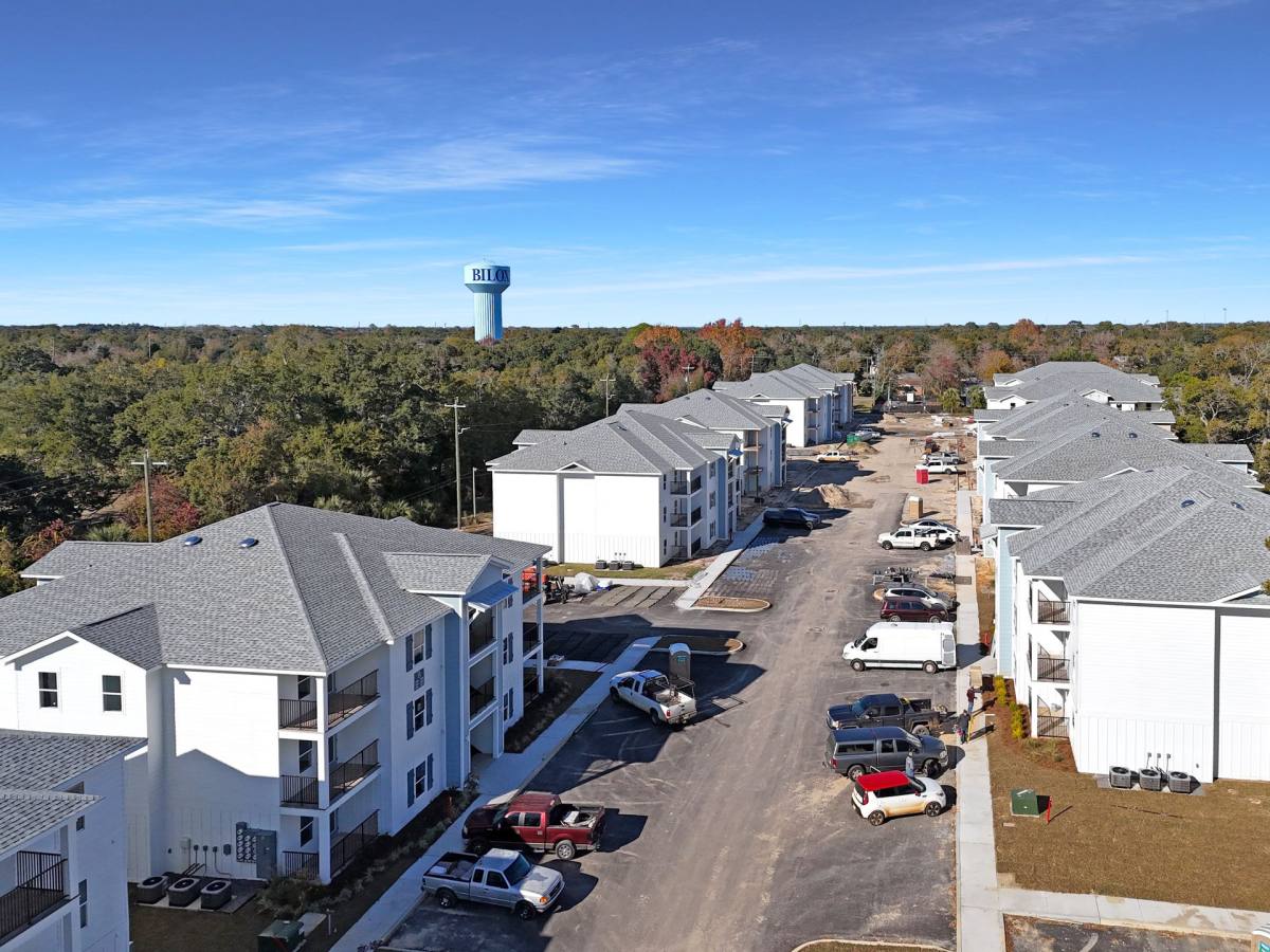 Apartment for rent at 2068 Beach Blvd, Biloxi, MS 39531