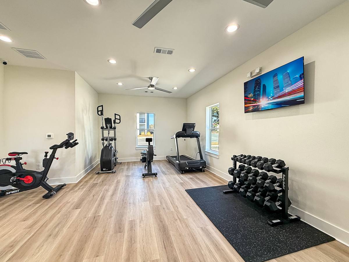 Apartment for rent at 2068 Beach Blvd, Biloxi, MS 39531