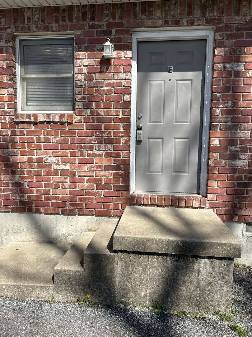 Townhouse for rent at 207 E Carlton, Pittsburg, KS 66762